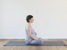 ישיבה שקטה בתקופת ההריון מאפשרת לאם חיבור עמוק פנימה, אל עצמה ואל העובר הגדל בתוכה.